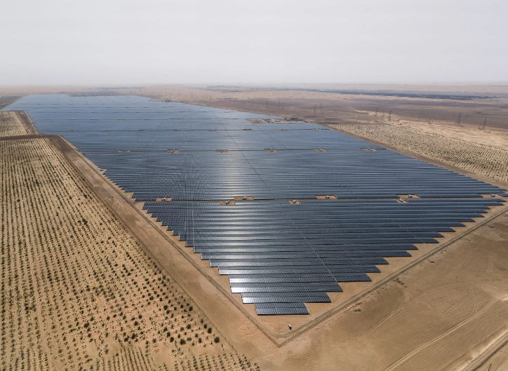 EWEC inicijuoja konkursą dėl 1,5 GW saulės energijos projekto Jungtiniuose Arabų Emyratuose
